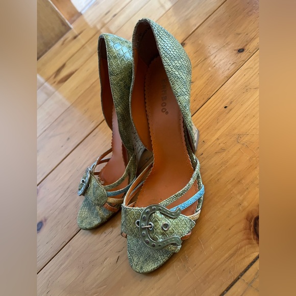 Light green vintage look heels - Picture 2 of 4